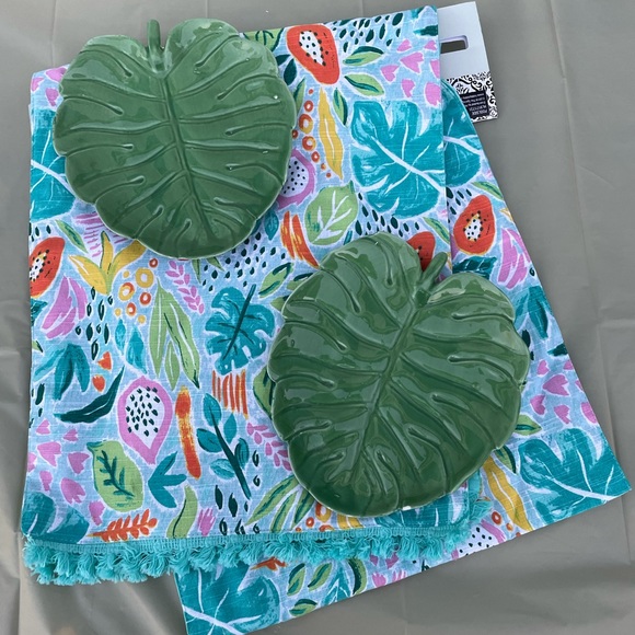 Other - Tropical Floral /Summery table runner & TWO Monstera leaf décor plates - NEW